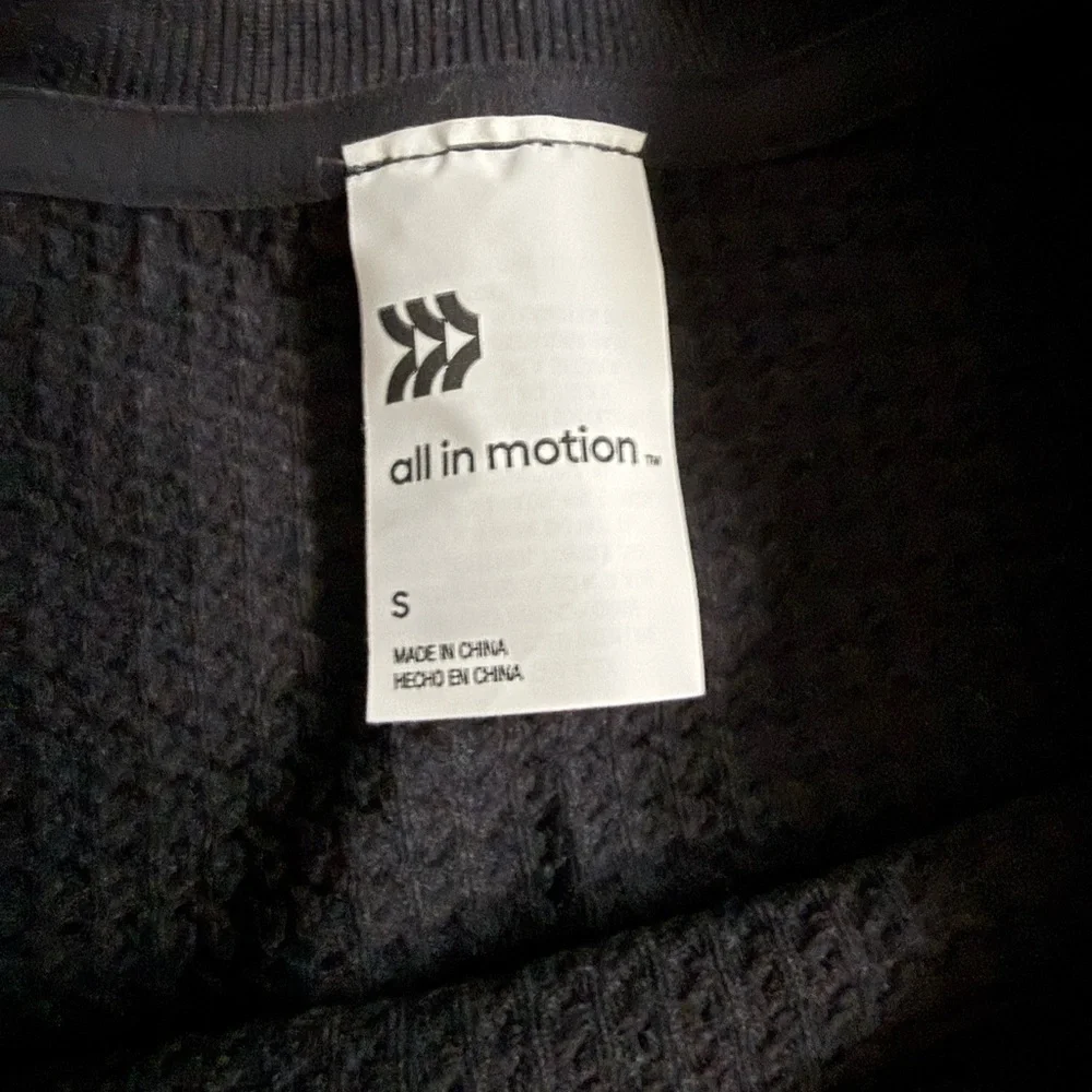 All in Motion Black Textured Workout Top - Picture 2 of 3